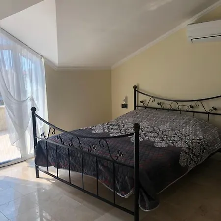 Vilă Villa Begonvil *